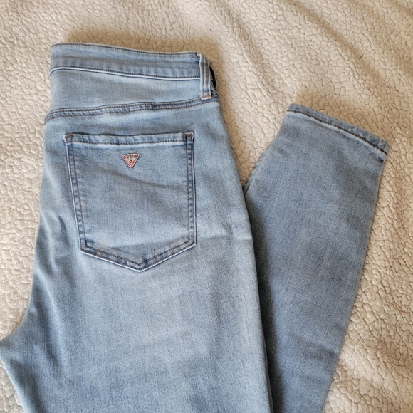 GUESS High Rise Skinny Jeans - Picture 2 of 5
